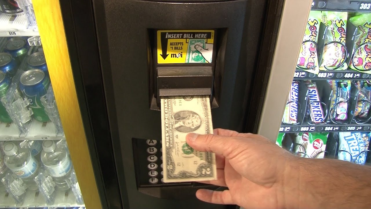 Vending machine accepting cash and coins